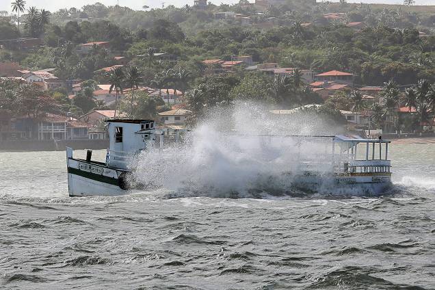 Naufrágio do barco 'Cavalo Marinho', que sofreu um acidente na Baía de Todos-os-Santos, perto da ilha de Itaparica, Estado da Bahia - 24/08/2017 Naufrágio do barco 'Cavalo Marinho', que sofreu um acidente na Baía de Todos-os-Santos, perto da ilha de Itaparica, Estado da Bahia - 24/08/2017
