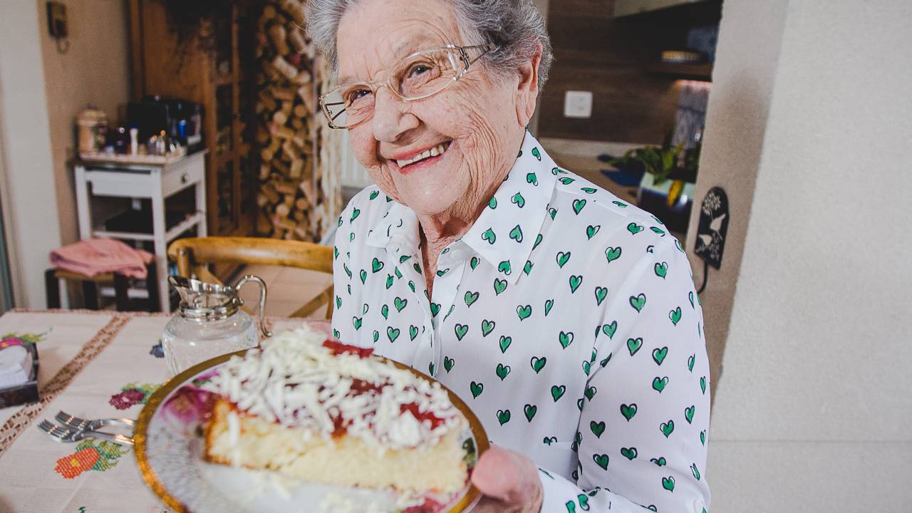 Morre Palmirinha, apresentadora e cozinheira
