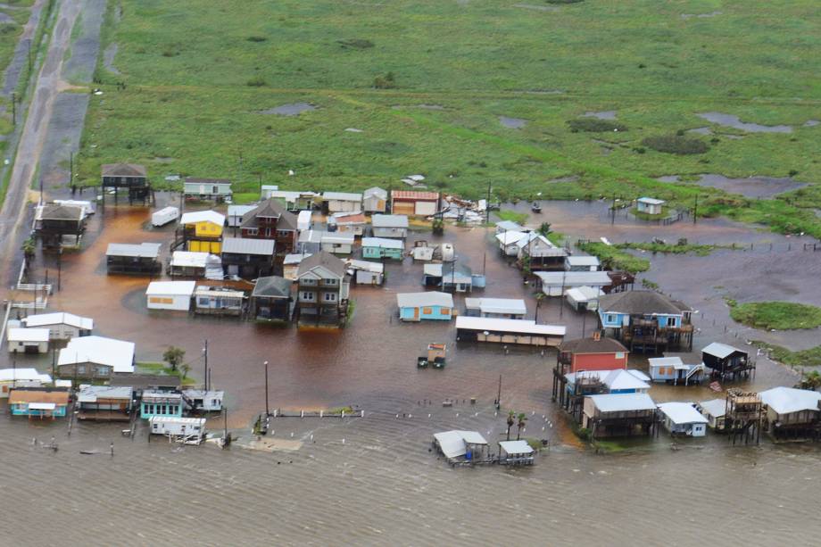 Furacão Harvey deixa mortos e inundações no Texas  - 27/08/2017