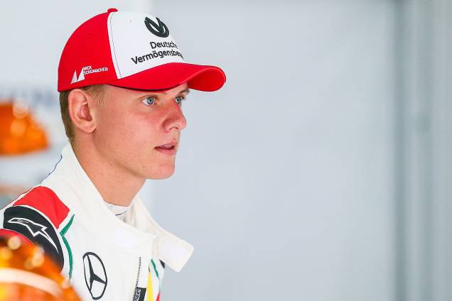 Mick Schumacher pilota carro da primeira vitória do pai na Bélgica - 27/08/2017 Mick Schumacher pilota carro da primeira vitória do pai na Bélgica - 27/08/2017