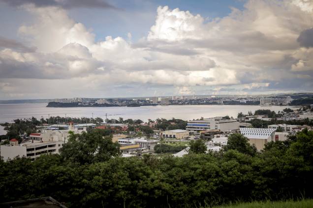 Vista geral da cidade de Tamuning na ilha de Guam Vista geral da cidade de Tamuning na ilha de Guam