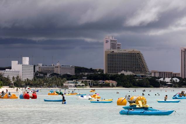 Movimentação de turistas no distrito turístico de Tumon, na ilha de Guam, território dos Estados Unidos no Pacífico - 10/08/2017 Movimentação de turistas no distrito turístico de Tumon, na ilha de Guam, território dos Estados Unidos no Pacífico - 10/08/2017