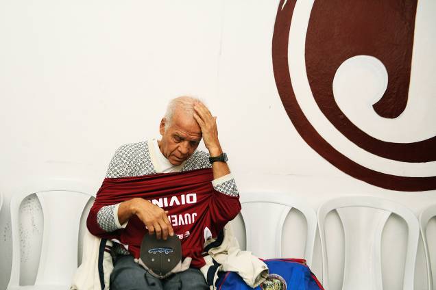 <span>Ademir da Guia, no vestiário da Javari pela 1ª vez</span> <span>Ademir da Guia, no vestiário da Javari pela 1ª vez</span>