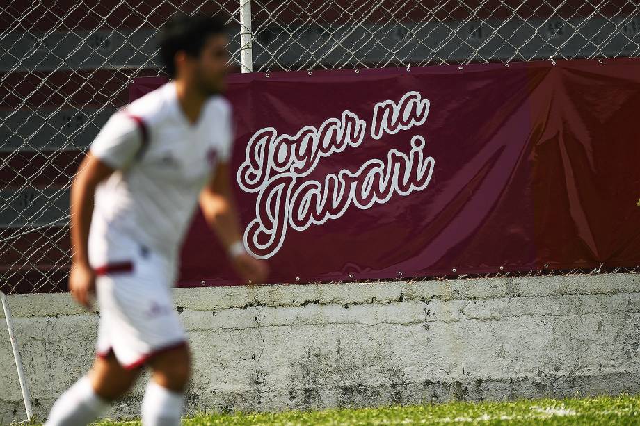 Evento "Jogar na Javari", promovido pelo Juventus em seu estádio no bairro da Mooca, em São Paulo, reuniu familiares na véspera do Dia dos Pais