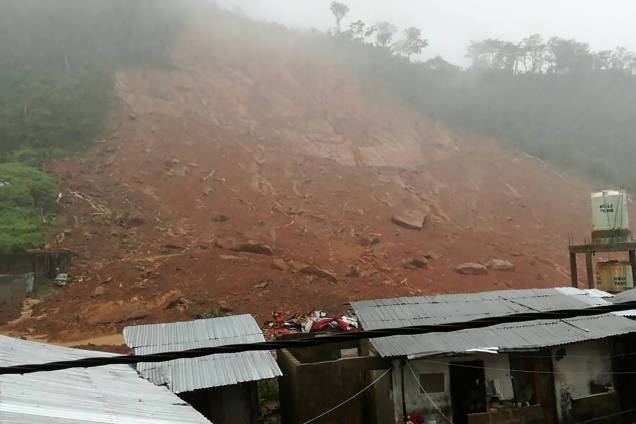 As inundações e deslizamentos de terra já deixaram centenas de mortos em Serra Leoa - 14/08/2017 As inundações e deslizamentos de terra já deixaram centenas de mortos em Serra Leoa - 14/08/2017