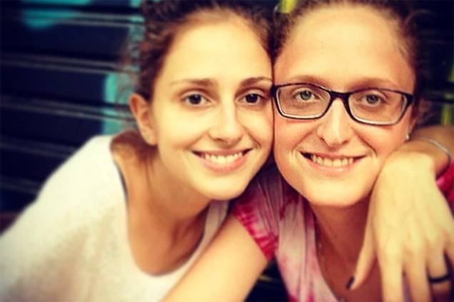 Carol Duarte e a namorada Aline Klein Carol Duarte e a namorada Aline Klein