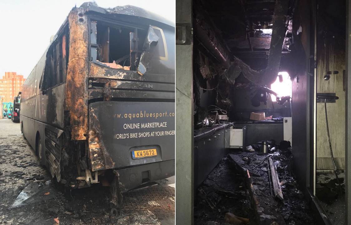 Ônibus incendiado da equipe de ciclismo Aqua Blue Sport durante a disputa da Volta da Espanha