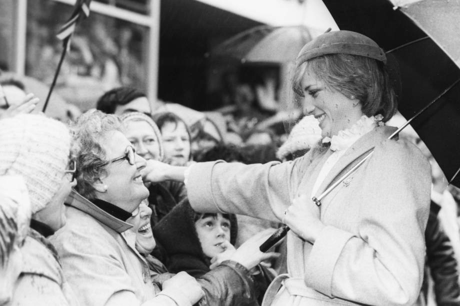 Princesa Diana nas ruas de Carmarthen, capital do condado de Carmarthenshire, no País de Gales - 29/10/1981