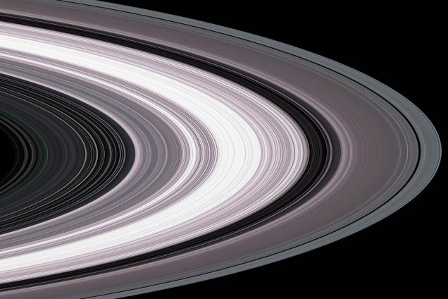 Detalhes dos anéis de Saturno, nos quais os pesquisadores conseguiram identificar as pequenas partículas que os compõem. Detalhes dos anéis de Saturno, nos quais os pesquisadores conseguiram identificar as pequenas partículas que os compõem.