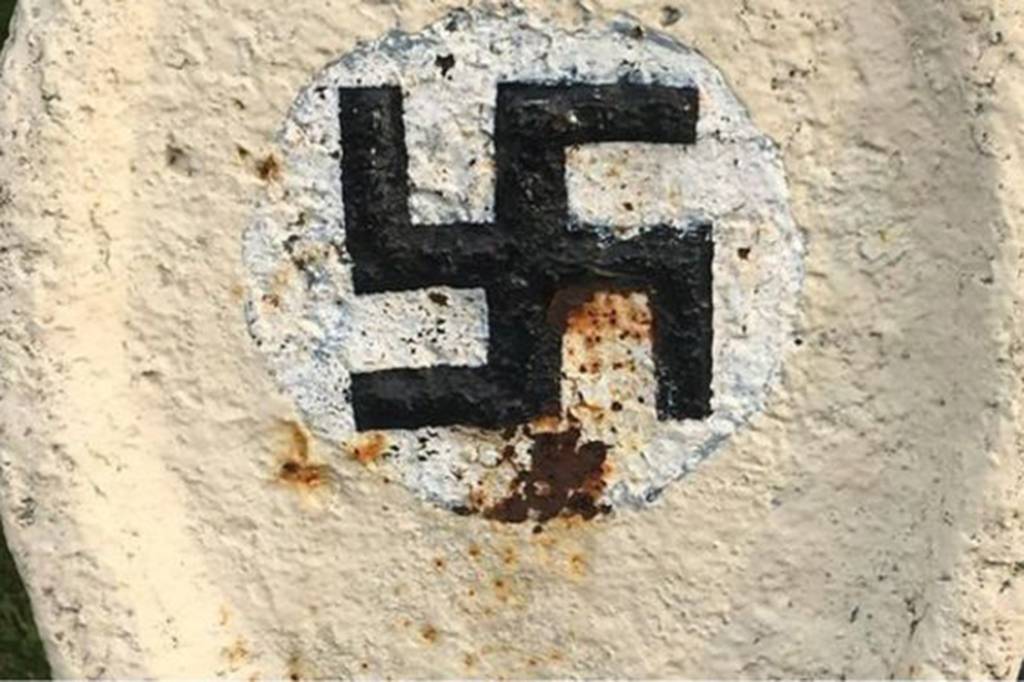 Cidade canadense se recusa a remover suástica de parque público