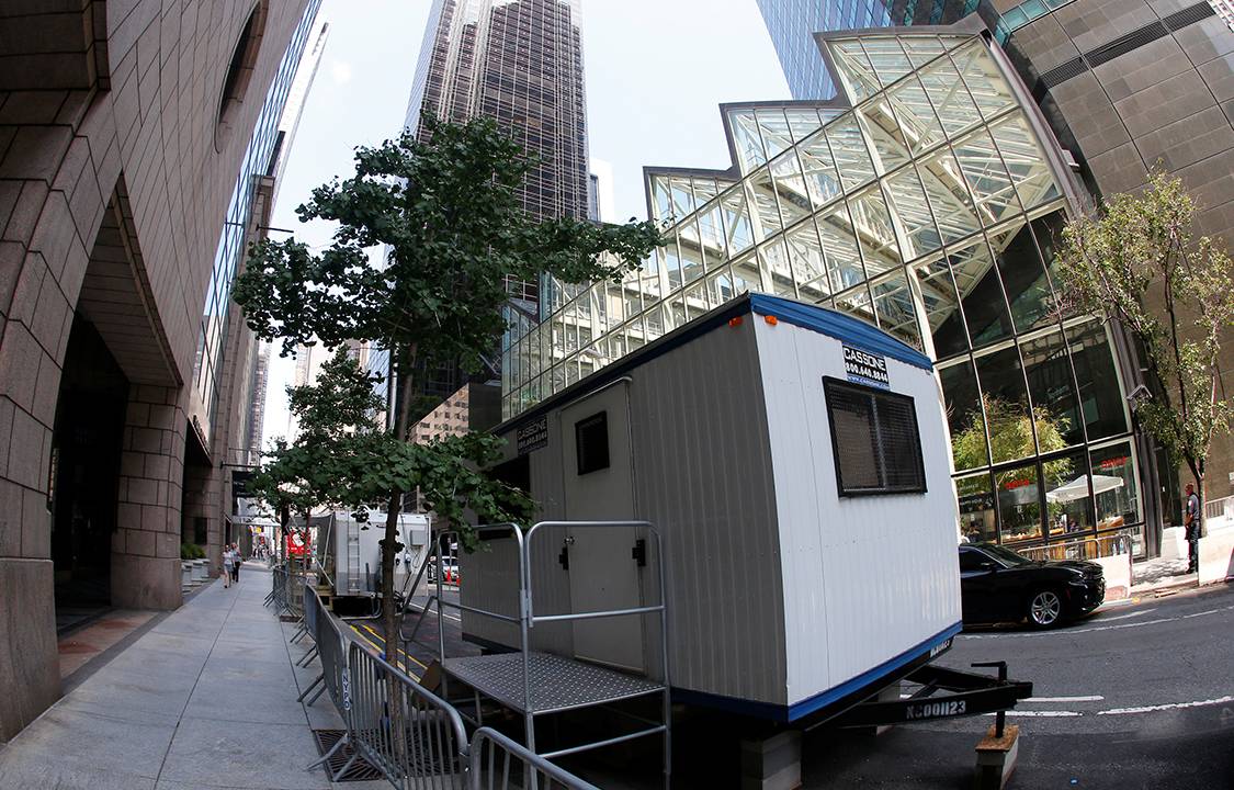 Trailer é fotografado em frente à Trump Tower em Nova York, Manhattan