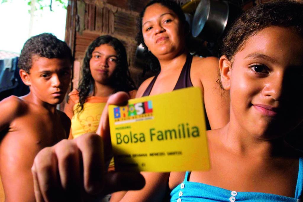 BOLSA FAMÍLIA -- Após sofrer cortes, programa social será ampliado para abrigar famílias que podem ser afetadas pela crise do coronavírus