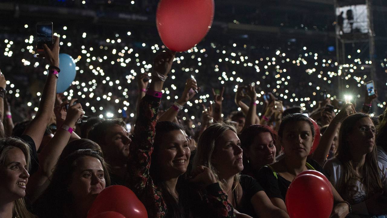 Fãs durante o show de Bon Jovi
