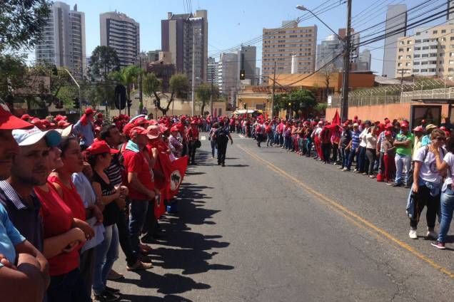 Militantes organizam ato em defesa de Lula antes do depoimento do ex-presidente na Justiça Federal em Curitiba (PR) Militantes organizam ato em defesa de Lula antes do depoimento do ex-presidente na Justiça Federal em Curitiba (PR)