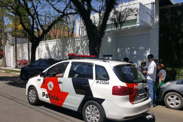 Carro da Polícia Militar faz ronda em frente à casa de Joesley Batista, na Rua França, em São Paulo Carro da Polícia Militar faz ronda em frente à casa de Joesley Batista, na Rua França, em São Paulo