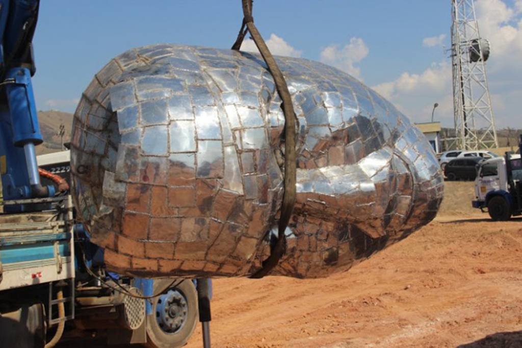 Monumento de Nossa Senhora Aparecida, que será construído para a comemoração de 300 anos da cidade, chega em Aparecida