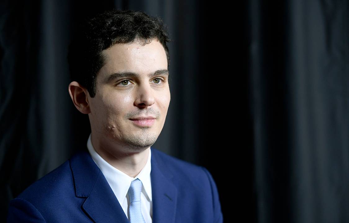 Diretor Damien Chazelle no tapete vermelho do 42° Los Angeles Film Critics Association Awards, na Califórnia