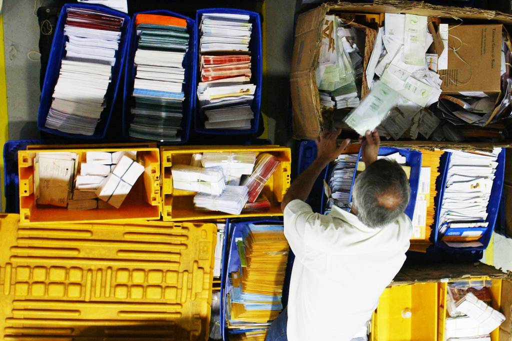 Correios têm 1º lucro desde 2013 e ministro descarta privatização
