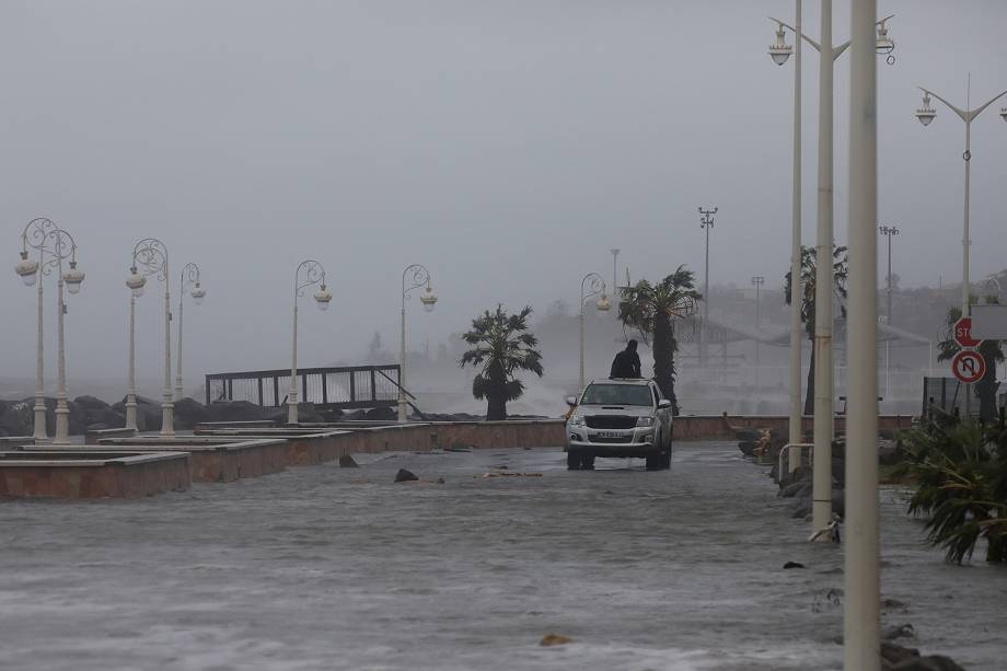 Furacão Maria atinge a cidade de Basse-Terre na ilha francesa do Caribe de Guadalupe. A tempestade chegou à categoria 5, considerada potencialmente catastrófica, e atingiu outras ilhas caribenhas como Dominica, em Porto Rico - 19/09/2017