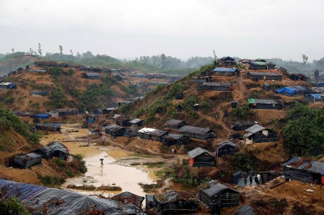 Refugiados rohingyas que deixaram Myanmar se abrigam em um campo na cidade de Cox Bazar, em Bangladesh - 19/09/2017 Refugiados rohingyas que deixaram Myanmar se abrigam em um campo na cidade de Cox Bazar, em Bangladesh - 19/09/2017