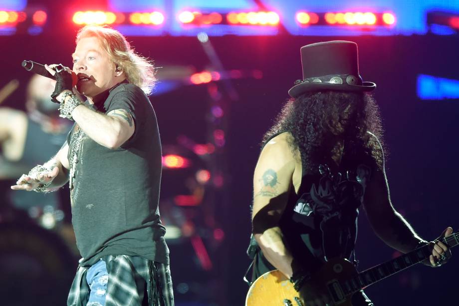 Axl Rose e Slash, durante quarto e último dia do festival São Paulo Trip, em que as bandas Guns'n'Roses e Alice Cooper se apresentam