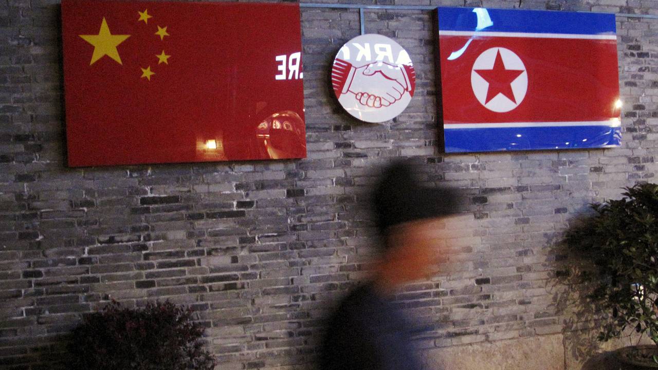 Bandeira da China e da Coreia do Norte