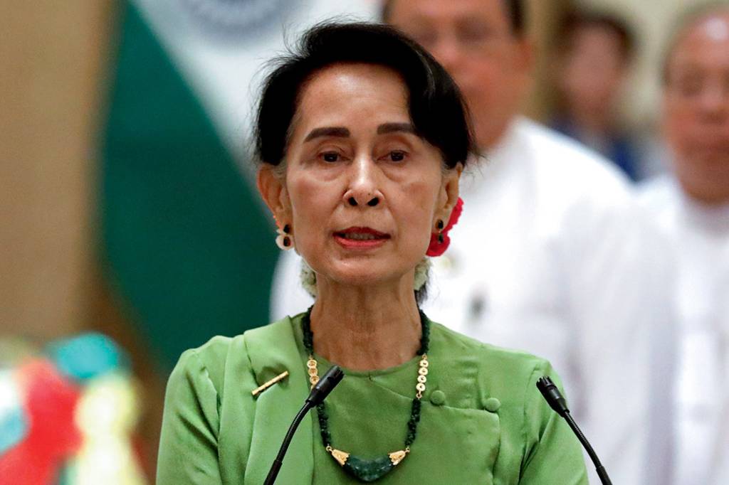 Myanmar State Counselor Aung San Suu Kyi talks during a news conference with India's Prime Minister Narendra Modi in Naypyitaw, Myanmar September 6, 2017. REUTERS/Soe Zeya Tun