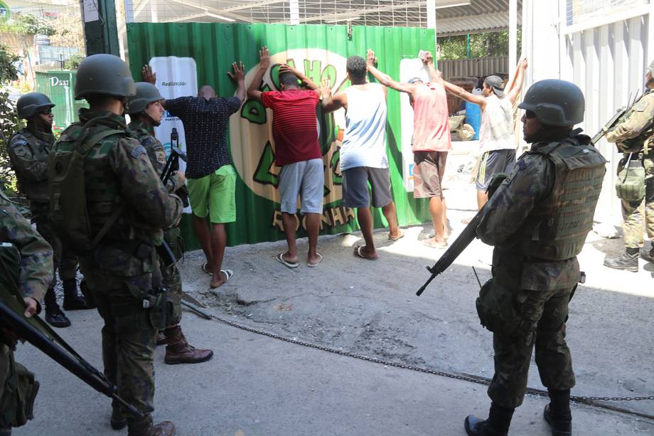 Operações das Forças Armadas durante o segundo dia de ocupação na Rocinha, no Rio - 23/09/2017