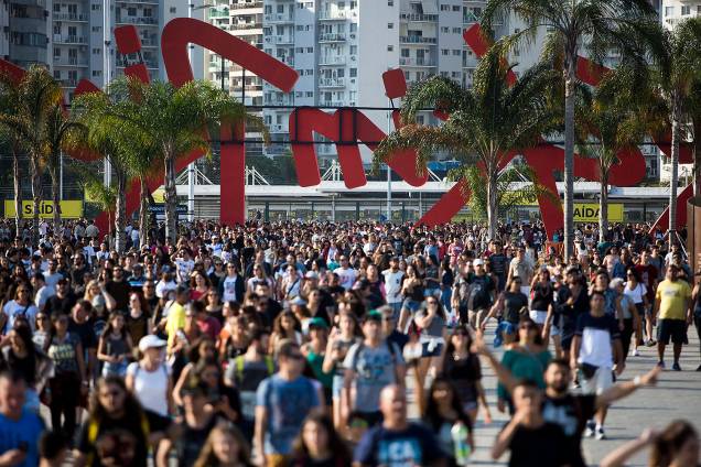 Movimentação do público no Parque Olímpico, na Barra da Tijuca, zona oeste do Rio de Janeiro (RJ), para o segundo dia de shows do Rock In Rio - 16/09/2017 Movimentação do público no Parque Olímpico, na Barra da Tijuca, zona oeste do Rio de Janeiro (RJ), para o segundo dia de shows do Rock In Rio - 16/09/2017