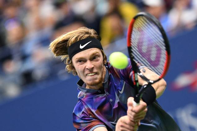 O russo Andrey Rublev durante partida contra o espanhol Rafael Nadal, pelas quartas de final do US Open, em Nova York O russo Andrey Rublev durante partida contra o espanhol Rafael Nadal, pelas quartas de final do US Open, em Nova York