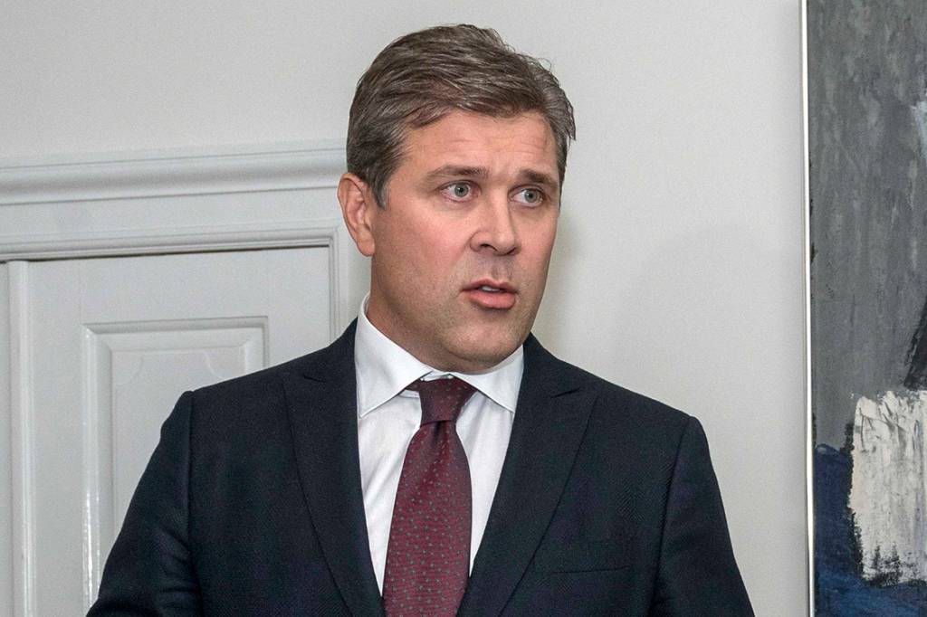 Premiê islandês vendeu ativos horas antes de crise econômica