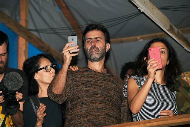 Sonia Braga, Marcelo Freixo e Marina Person, no acampamento do MTST, em São Bernardo do Campo - 30/10/2017 Sonia Braga, Marcelo Freixo e Marina Person, no acampamento do MTST, em São Bernardo do Campo - 30/10/2017