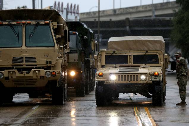 Militares em Nova Orleans antes de furacão Nate chegar aos Estados Unidos - 07/10/2017 Militares em Nova Orleans antes de furacão Nate chegar aos Estados Unidos - 07/10/2017