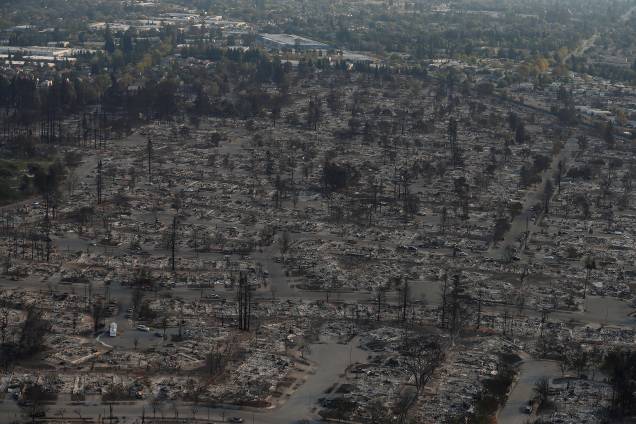 Vista aérea da destruição que o incêndio florestal causou em Santa Rosa, no estado norte-americano da Califórnia - 12/10/2017 Vista aérea da destruição que o incêndio florestal causou em Santa Rosa, no estado norte-americano da Califórnia - 12/10/2017