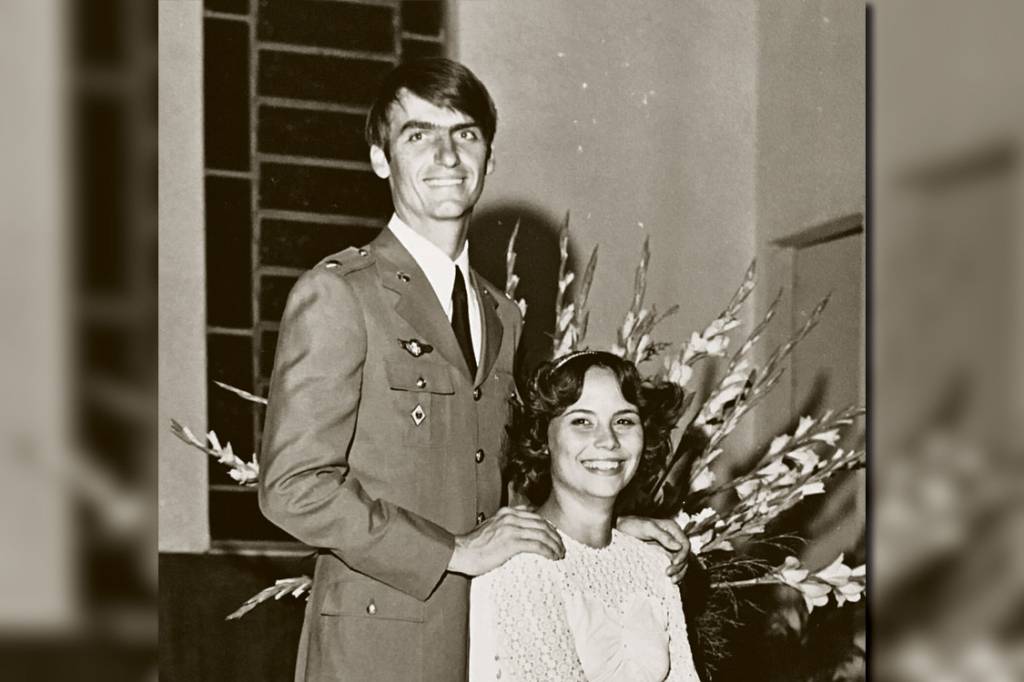 Do quartel ao palanque – Em seu casamento com a primeira mulher, Rogéria, em 1978