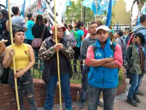 Pedro Damián, coordenador do movimento Barrios de Pié, na Praça de Maio, em protesto contra a morte de Santiago Maldonado, em 21 de outubro de 2017