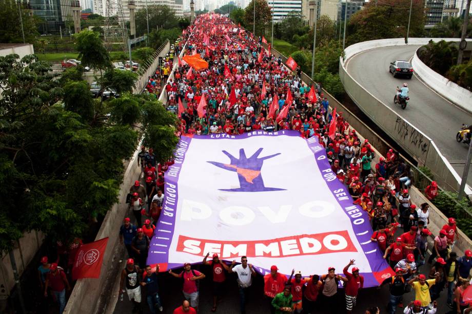 Integrantes da Ocupação Povo Sem Medo, do MTST, realizam marcha de São Bernardo até o Palácio dos Bandeirantes em São Paulo - 31/10/2017