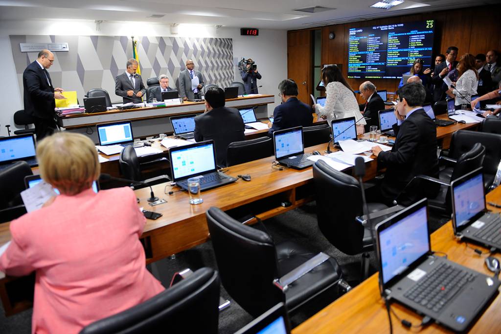 CCJ aprova demissão de servidor por insuficiência de desempenho