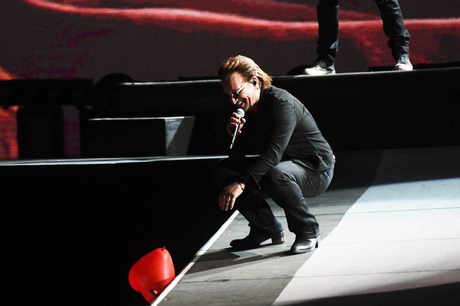 O vocalista da banda U2, Bono Vox, durante o show em comemoração aos 30 anos do lançamento do CD "The Joshua Tree", no Estádio do Morumbi, em São Paulo (SP) - 19/10/2017 O vocalista da banda U2, Bono Vox, durante o show em comemoração aos 30 anos do lançamento do CD "The Joshua Tree", no Estádio do Morumbi, em São Paulo (SP) - 19/10/2017