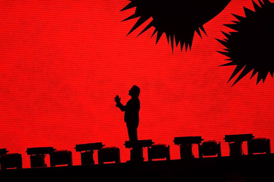 O vocalista da banda U2, Bono Vox, durante o show em comemoração aos 30 anos do lançamento do CD "The Joshua Tree", no Estádio do Morumbi, em São Paulo (SP) - 19/10/2017 O vocalista da banda U2, Bono Vox, durante o show em comemoração aos 30 anos do lançamento do CD "The Joshua Tree", no Estádio do Morumbi, em São Paulo (SP) - 19/10/2017