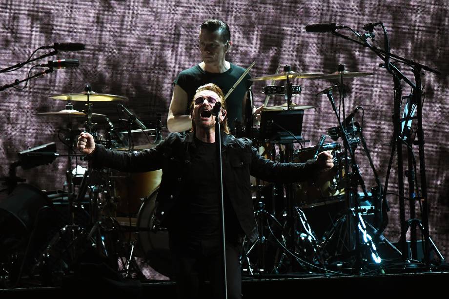 O vocalista da banda U2, Bono Vox, durante o show em comemoração aos 30 anos do lançamento do CD "The Joshua Tree", no Estádio do Morumbi, em São Paulo (SP) - 19/10/2017 O vocalista da banda U2, Bono Vox, durante o show em comemoração aos 30 anos do lançamento do CD "The Joshua Tree", no Estádio do Morumbi, em São Paulo (SP) - 19/10/2017