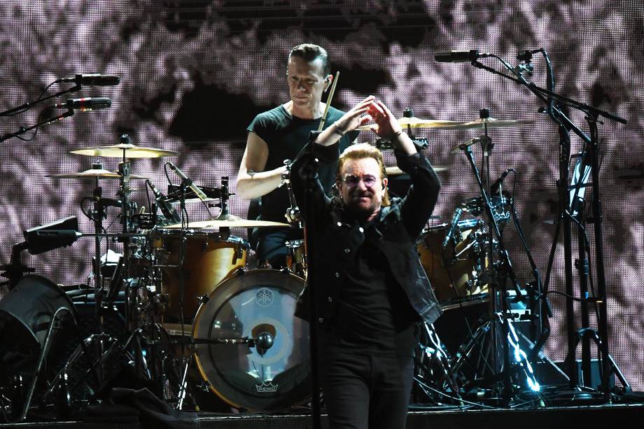 O vocalista da banda U2, Bono Vox, durante o show em comemoração aos 30 anos do lançamento do CD "The Joshua Tree", no Estádio do Morumbi, em São Paulo (SP) - 19/10/2017 O vocalista da banda U2, Bono Vox, durante o show em comemoração aos 30 anos do lançamento do CD "The Joshua Tree", no Estádio do Morumbi, em São Paulo (SP) - 19/10/2017