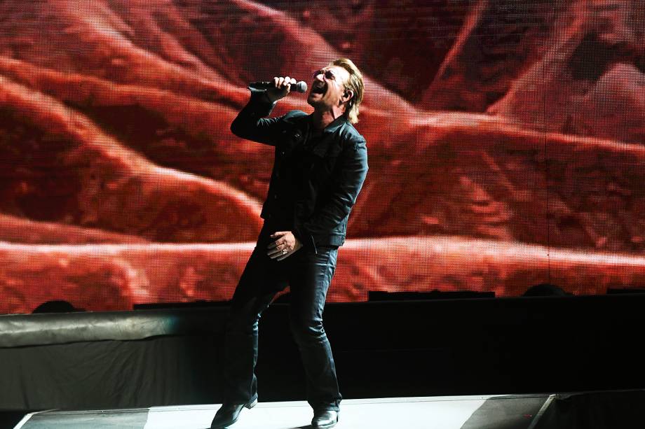 O vocalista da banda U2, Bono Vox, durante o show em comemoração aos 30 anos do lançamento do CD "The Joshua Tree", no Estádio do Morumbi, em São Paulo (SP) - 19/10/2017 O vocalista da banda U2, Bono Vox, durante o show em comemoração aos 30 anos do lançamento do CD "The Joshua Tree", no Estádio do Morumbi, em São Paulo (SP) - 19/10/2017