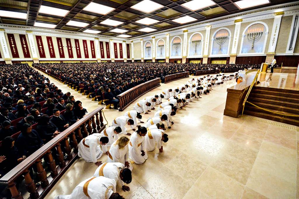 Mais autoajuda, menos oração – Culto no Templo de Salomão, em São Paulo: rumo a uma nova fase