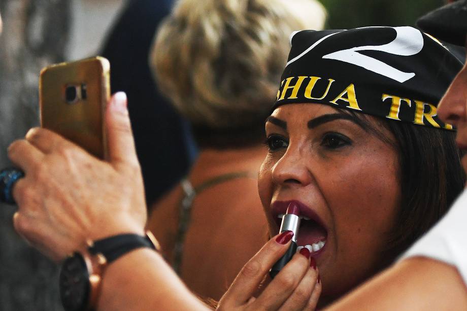 Movimentação de fãs da banda U2 em frente ao Estádio Cícero Pompeu de Toledo (Morumbi), zona sul de São Paulo (SP) - 19/10/2017 Movimentação de fãs da banda U2 em frente ao Estádio Cícero Pompeu de Toledo (Morumbi), zona sul de São Paulo (SP) - 19/10/2017
