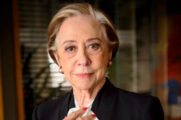 Fernanda Montenegro em 'Babilônia', de 2015. A novela levou parte do público, que confundiu atriz com personagem e deixou aflorar sua aversão aos homossexuais, a rejeitá-la. Na trama, Fernanda era casada com a personagem de Nathalia Timberg. As duas se cumprimentavam com um selinho, como qualquer casal Fernanda Montenegro em 'Babilônia', de 2015. A novela levou parte do público, que confundiu atriz com personagem e deixou aflorar sua aversão aos homossexuais, a rejeitá-la. Na trama, Fernanda era casada com a personagem de Nathalia Timberg. As duas se cumprimentavam com um selinho, como qualquer casal