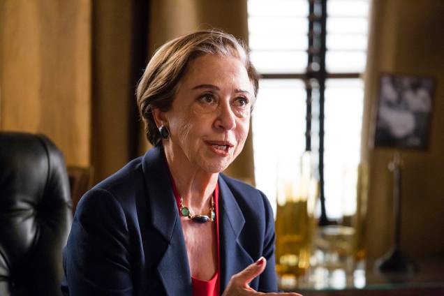 Fernanda Montenegro em 'Babilônia', de 2015. A novela levou parte do público, que confundiu atriz com personagem e deixou aflorar sua aversão aos homossexuais, a rejeitá-la. Na trama, Fernanda era casada com a personagem de Nathalia Timberg. As duas se cumprimentavam com um selinho, como qualquer casal Fernanda Montenegro em 'Babilônia', de 2015. A novela levou parte do público, que confundiu atriz com personagem e deixou aflorar sua aversão aos homossexuais, a rejeitá-la. Na trama, Fernanda era casada com a personagem de Nathalia Timberg. As duas se cumprimentavam com um selinho, como qualquer casal