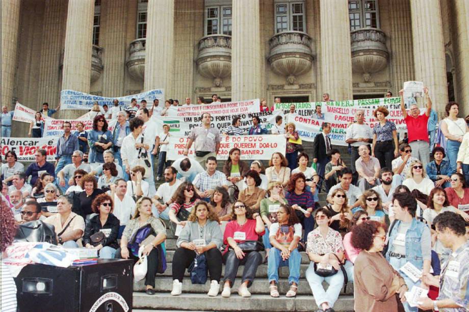 Manifestação de protesto dos funcionários do Banerj contra a privatização do banco - 18/06/1997