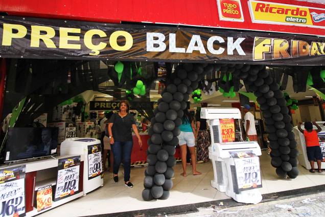 Movimentação no comércio com promoções da Black Friday, no centro do Recife (PE) - 23/11/2017 Movimentação no comércio com promoções da Black Friday, no centro do Recife (PE) - 23/11/2017