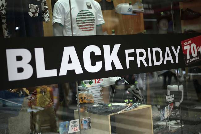 Comércio se prepara para a Black Friday em SP.